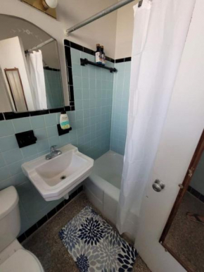 236G Studio Apt Near DownTown
